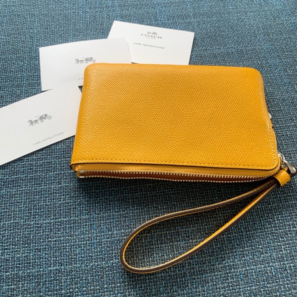 Coach Crossgrain Leather Zip Wristlet Wallet - Picture 4 of 4